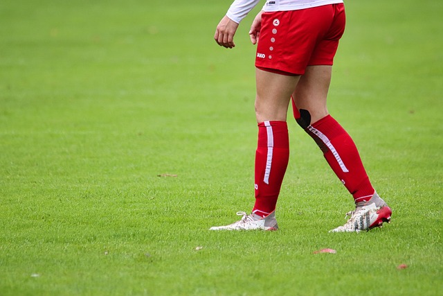 维尼修斯第一次以皇马队长身份出战，遭克罗斯调侃：你现在可以跟裁判说话了.