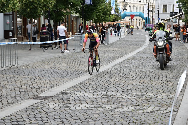 亚泰足球课堂走进净月玉潭小学和爱国小学.